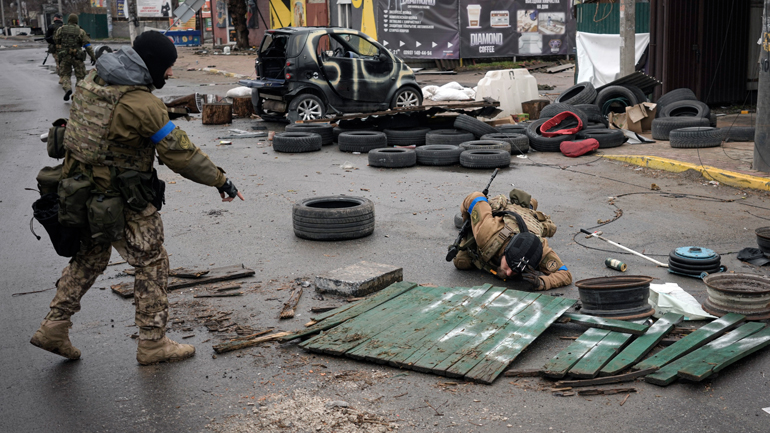 Η Γαλλία καταδικάζει τις “μαζικές βιαιότητες” των ρωσικών στρατιωτικών δυνάμεων