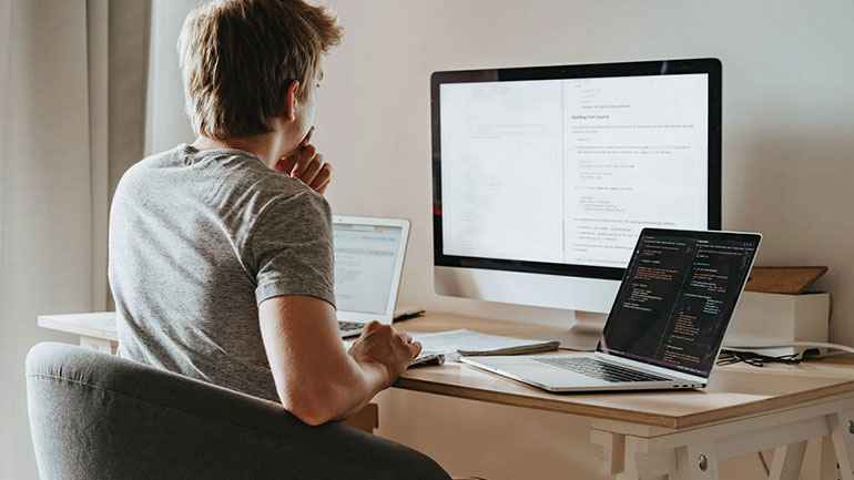 Πέντε συμβουλές προς τις μικρές επιχειρήσεις για την προστασία από τις διαδικτυακές απάτες