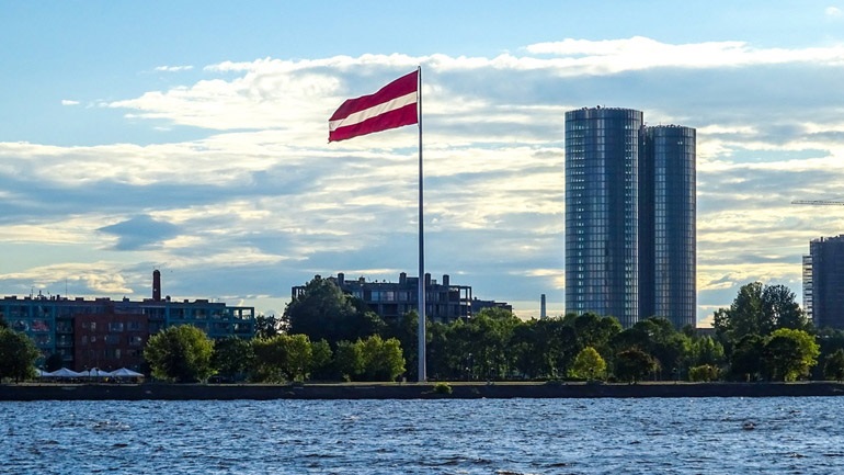 Η Λετονία κλείνει δύο ρωσικά προξενεία και απελαύνει το προσωπικό τους