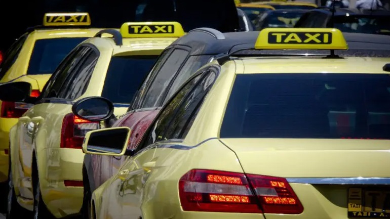 Συνελήφθη οδηγός ταξί για υπερβολικό κόμιστρο και επικίνδυνη οδηγική συμπεριφορά