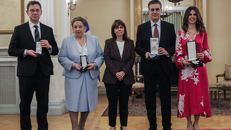 Τέσσερις σπουδαίοι Έλληνες τιμήθηκαν για την προσφορά τους από την ΠτΔ