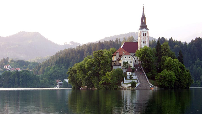 Η Σλοβενία απελαύνει 33 Ρώσους διπλωμάτες