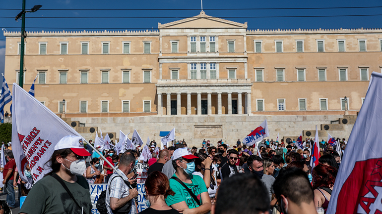 Σε απεργιακό κλοιό η χώρα