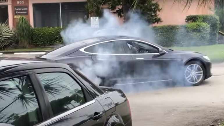 Πώς είναι να «καις» λάστιχο στην εποχή της ηλεκτροκίνησης; Ξενέρωτο ή όχι;