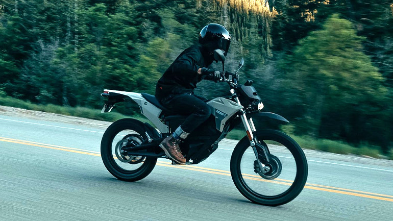 Ικανό σε χώμα και σε άσφαλτο το FX.