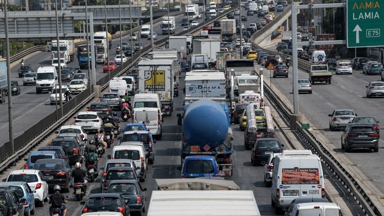 Αυξημένη η κίνηση στους δρόμους λόγω της απεργίας στα ΜΜΜ