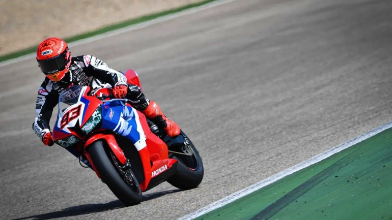 Ο Marquez στη σέλα της Honda CBR600RR.