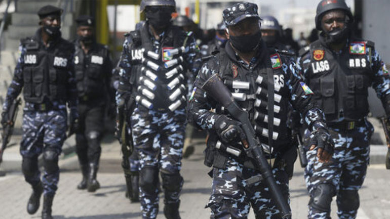 Νιγηρία: 15 στρατιώτες σκοτώθηκαν σε επίθεση ενόπλων σε στρατιωτική βάση Νιγηρία: 15 στρατιώτες σκοτώθηκαν σε επίθεση ενόπλων σε στρατιωτική βάση