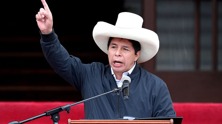 Ο πρόεδρος του Περού αίρει την απαγόρευση κυκλοφορίας στη Λίμα