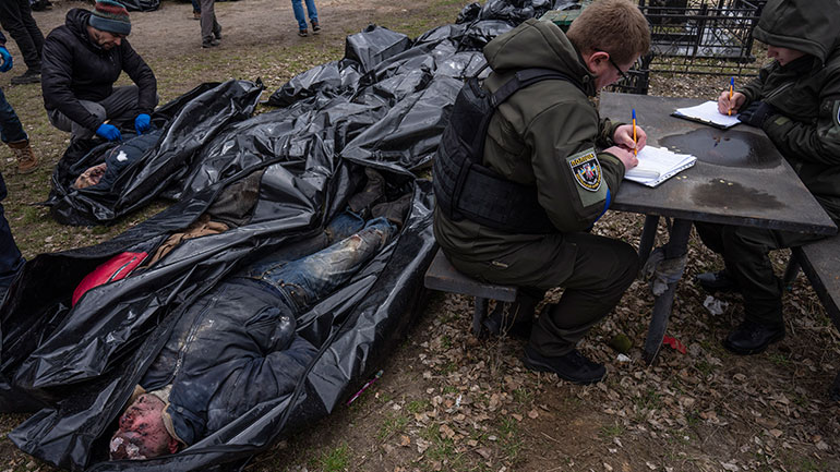 Ζαχάροβα: Σκηνοθετημένες οι εικόνες από τη Μπούκα – Σχεδιάστηκαν για να δικαιολογήσουν κυρώσεις
