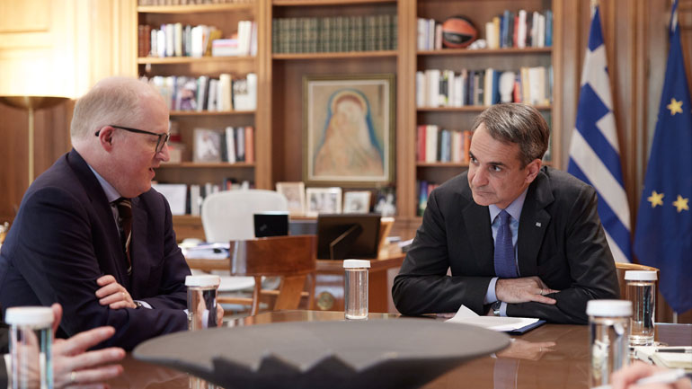 Συνάντηση Μητσοτάκη με το μέλος της εκτελεστικής επιτροπής της ΕΚΤ Φιλίπ Λέιν