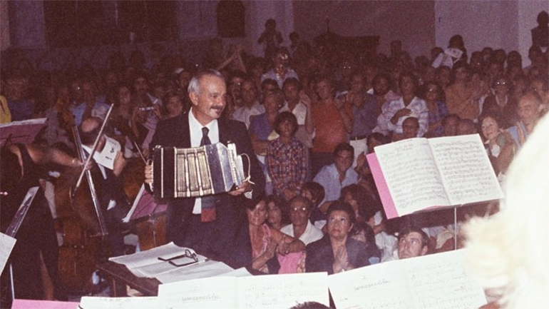 Συναυλία – φόρος τιμής στον Άστορ Πιατσόλα από την Κρατική Ορχήστρα Αθηνών