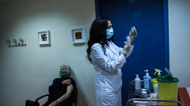 Ανοίγει σήμερα η πλατφόρμα των ραντεβού για εμβολιασμό με την 4η δόση για τους άνω των 80 ετών
