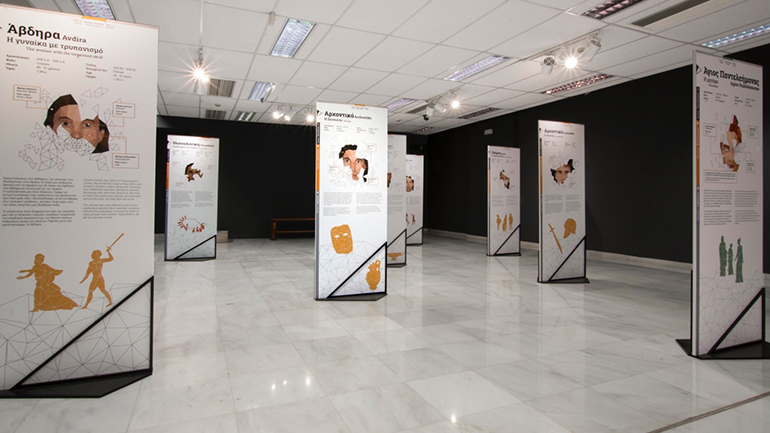 Δέκα άνθρωποι που έζησαν στην Ελλάδα τα τελευταία 11.000 χρόνια, «ζωντανεύουν» κι αφηγούνται τη ζωή τους Δέκα άνθρωποι που έζησαν στην Ελλάδα τα τελευταία 11.000 χρόνια, «ζωντανεύουν» κι αφηγούνται τη ζωή τους