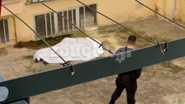 Πτώμα γυναίκας σε ακάλυπτο χώρο πολυκατοικίας στη Θεσσαλονίκη