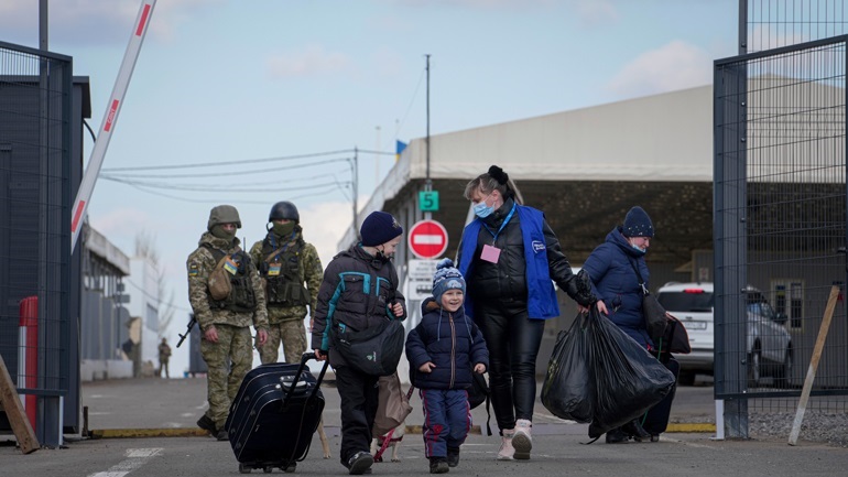 Η Ουκρανία απομακρύνει αμάχους από το Ντονμπάς