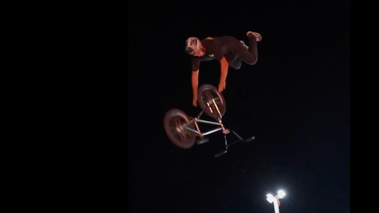 Ένα τρελό κόλπο με BMX