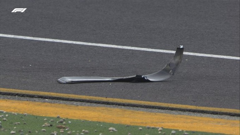  Αποτέλεσμα από τους κραδασμούς των κέρμπ ήταν η αποκόλληση του φτερού του Stroll από την  Aston Martin