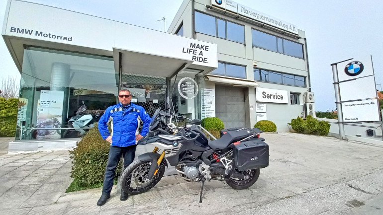 Η BMW F850GS ταξιδεύει στα βάθη της Αραβίας