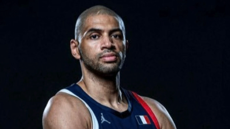 Γαλλία: Εκτός Ευρωμπάσκετ 2022 και ο Νικολά Μπατούμ