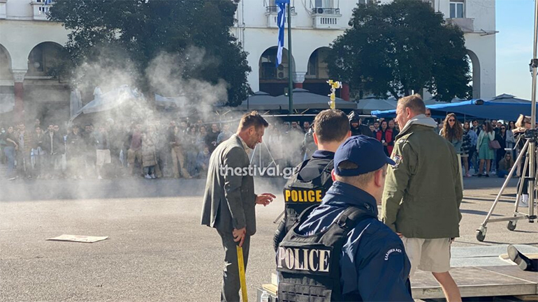 The Bricklayer: «Πυροβολούν» τον Άαρον Έκχαρτ στην πλατεία Αριστοτέλους