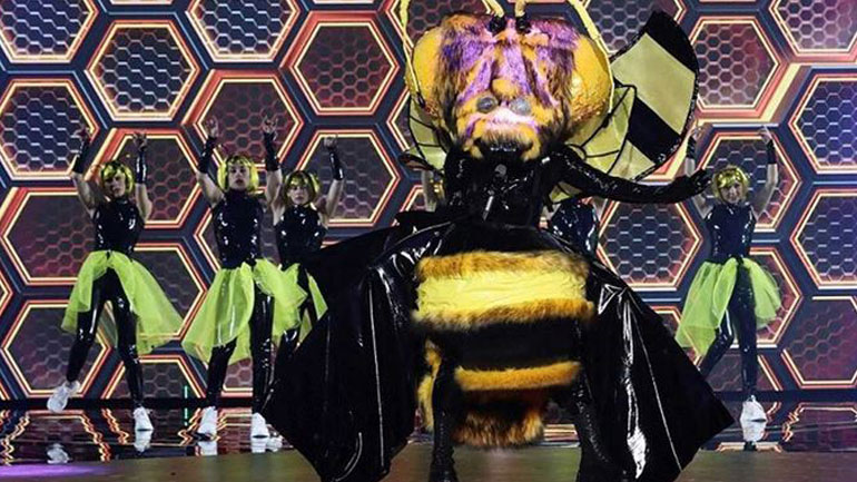 The Masked Singer: Η Μέλισσα έβγαλε τη μάσκα και όλοι έμειναν με το στόμα ανοιχτό