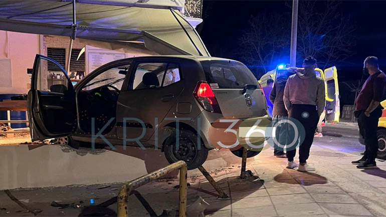 Χανιά: Αυτοκίνητο «καρφώθηκε» σε κρεπερί – Ένας τραυματίας