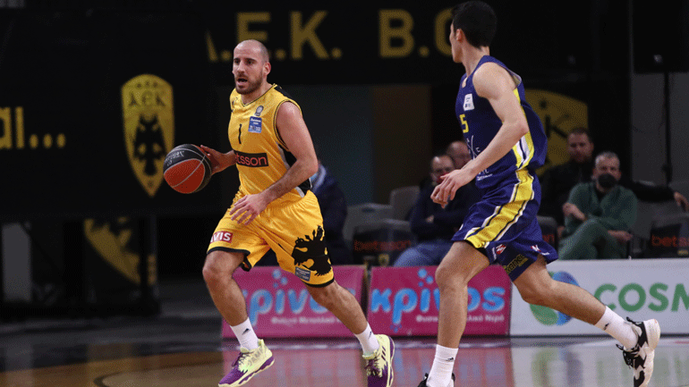 Basket League: «Ζωντανή» για την τετράδα η ΑΕΚ, 90-75 το Λαύριο