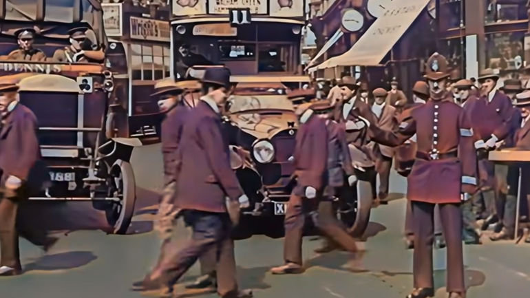 Πώς ήταν η κίνηση στους δρόμους το 1920; Έγχρωμο φιλμ μάς μεταφέρει σε άλλη εποχή