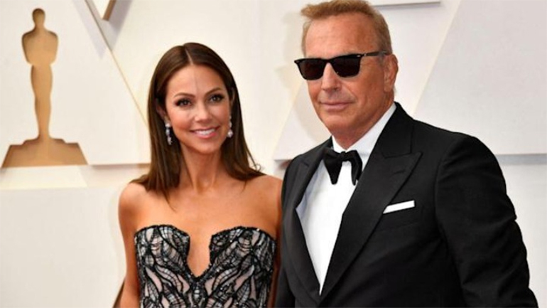 Οι Κέβιν και Κριστίν Κόστνερ τιμήθηκαν από τον μη κερδοσκοπικό οργανισμό Omnipeace