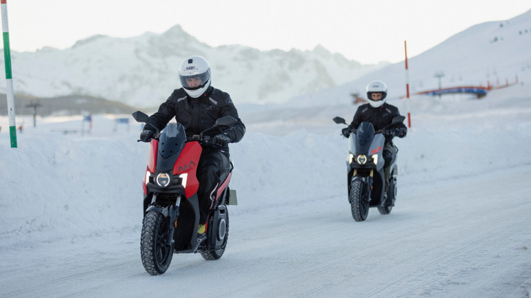 Το Seat MO δοκιμάζεται σε χιόνια και καύσωνα