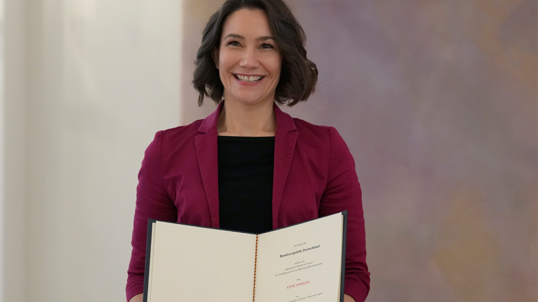 Γερμανία: Συγγνώμη άνευ παραίτησης από την υπουργό Σπίγκελ για τις διακοπές του 2020