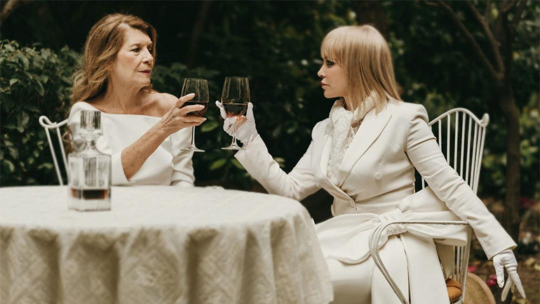 «Η κυρία Κλάιν» με τις Αιμιλία Υψηλάντη, Νατάσα Καλογρίδη και Σάρα Εσκενάζη στο θέατρο Αργώ