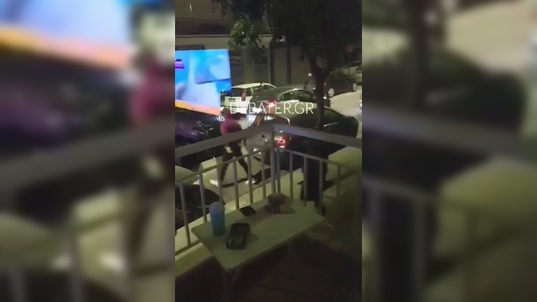 Καρέ καρέ η επίθεση των χούλιγκαν σε οπαδό του ΠΑΟΚ στη Θεσσαλονίκη – Δείτε το video