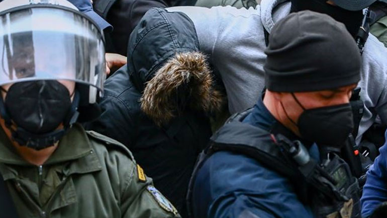 H Ρούλα Πισπιρίγκου επιβεβαιώνει την εξωσυζυγική της σχέση μέσα από τη φυλακή