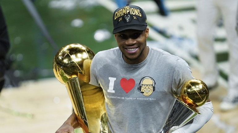 Ο Γιάννης Αντετοκούνμπο στην κορυφαία πεντάδα Ευρωπαίων στην ιστορία του NBA