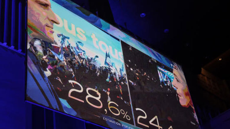 Γαλλία: Ο αργός και βασανιστικός θάνατος της Κεντροδεξιάς, ο ενταφιασμός των Σοσιαλιστών και η νέα αριστερή πρόταση