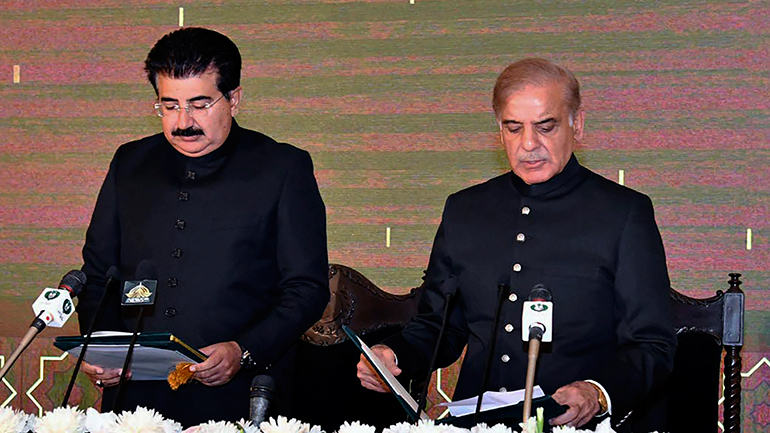 Πακιστάν: Ορκίστηκε πρωθυπουργός ο Σεχμπάζ Σαρίφ