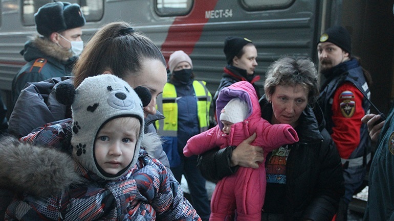 Ακόμη 44.000 Ουκρανοί εγκατέλειψαν τη Δευτέρα τη χώρα τους