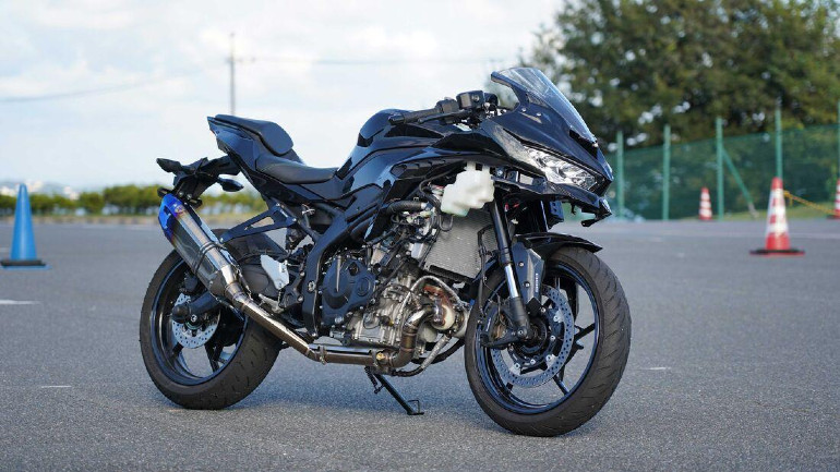 Αυτό το Kawasaki ZX-25R είναι πιο γρήγορο από Moto3