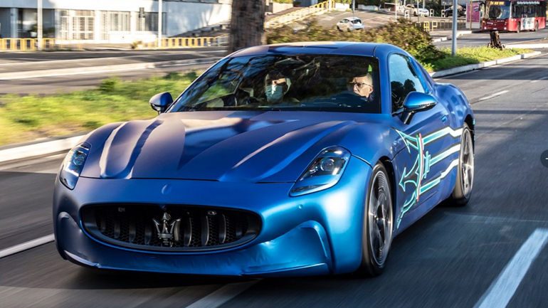 Ο CEO της Stellantis οδηγεί την ισχυρότερη Maserati όλων των εποχών με πάνω από 1.000 ίππους