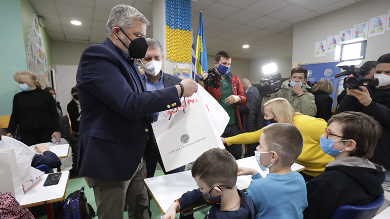 Ιατρικοί έλεγχοι στις κατασκηνώσεις της Ραφήνας σε 17 παιδιά από την Ουκρανία Ιατρικοί έλεγχοι στις κατασκηνώσεις της Ραφήνας σε 17 παιδιά από την Ουκρανία