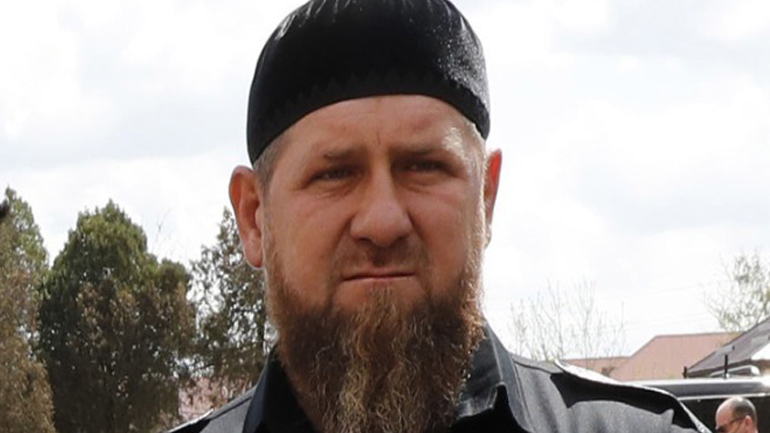 Tην παράδοση των Ουκρανών πεζοναυτών στην Μαριούπολη, ζητεί ο Τσετσένος ηγέτης Ρασμάν Καντίροφ