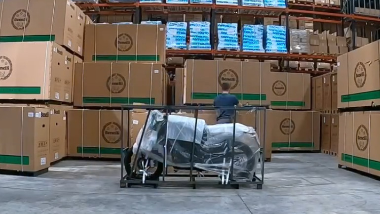 Το πρώτο unboxing του Benelli Leoncino 800 Trail στην Ελλάδα