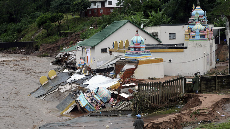 Τουλάχιστον 45 νεκροί από πλημμύρες και κατολισθήσεις στη Νότια Αφρική