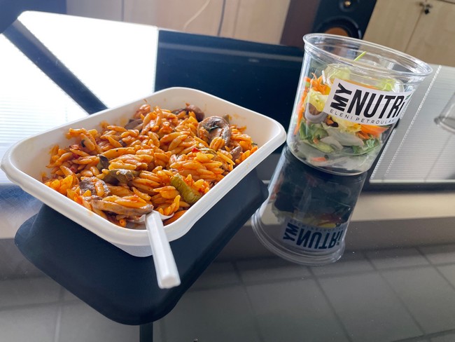 Γιουβέτσι λαχανικών με μανιτάρια, κολοκυθάκια και πιπεριά.