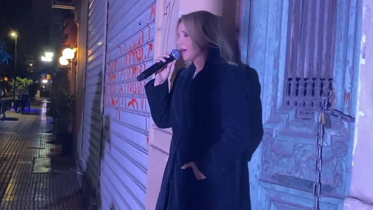 Πέγκυ Ζήνα: Συγκίνησε με την ερμηνεία της τιμώντας τον Γιώργο Μουκίδη