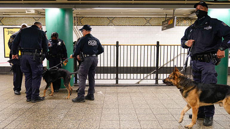 Νέα Υόρκη: Συνελήφθη ο ύποπτος για τους πυροβολισμούς στο μετρό