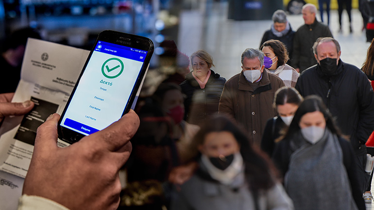 Τέλος στα Covid pass από τον Μάιο