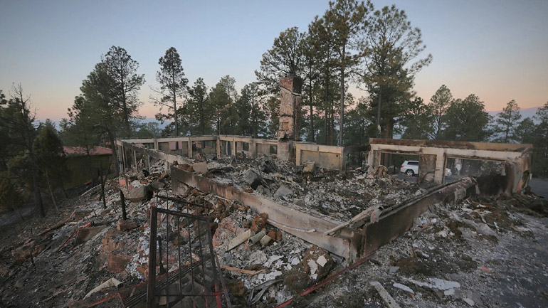 Δύο νεκροί και περισσότερα από 200 κατεστραμμένα σπίτια από δασική πυρκαγιά στο Νέο Μεξικό